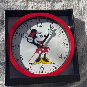 NWOT Minnie Mouse wall clock